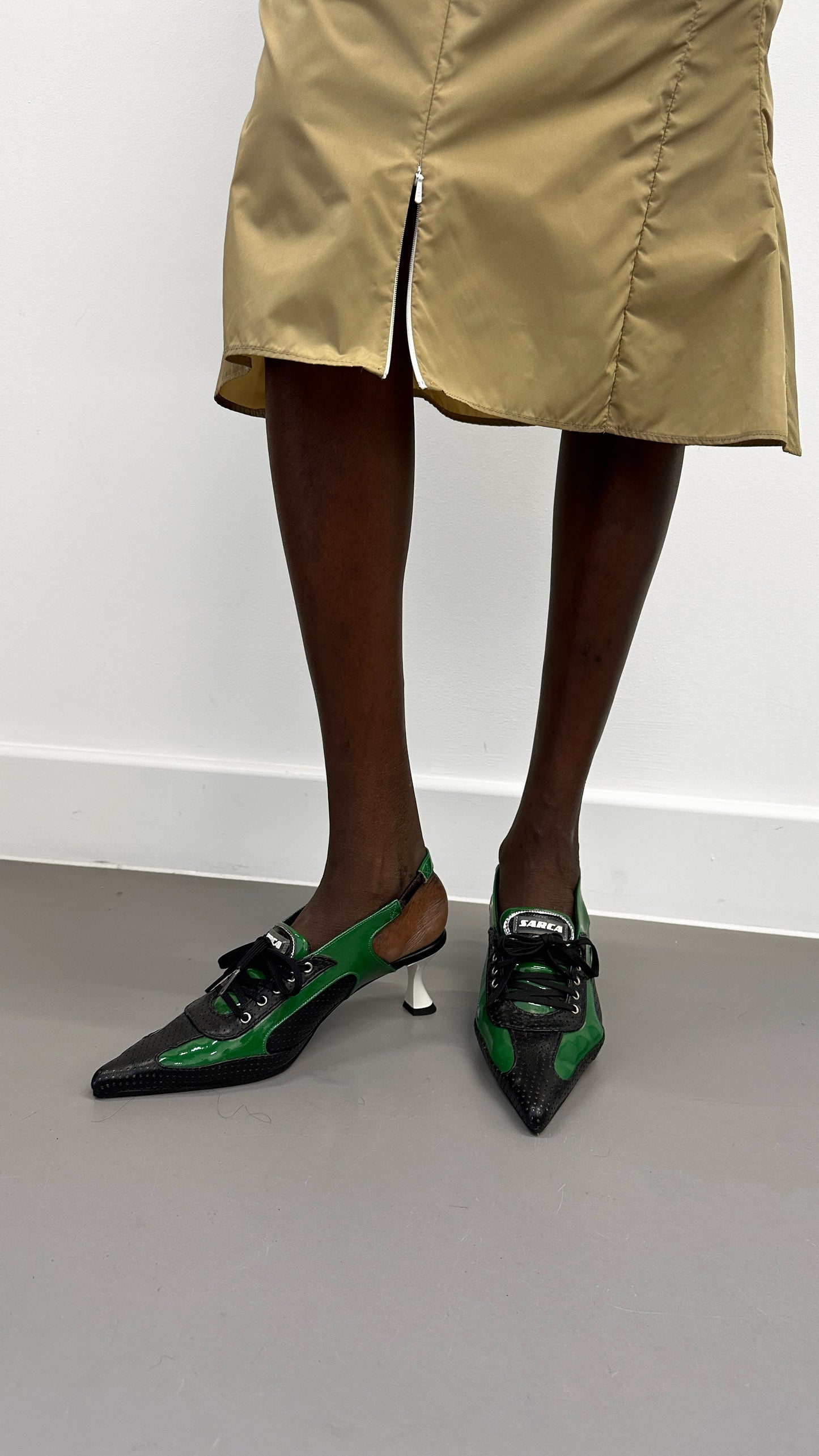 '8 "ATHENA" GREEN TRAINER KITTEN HEEL