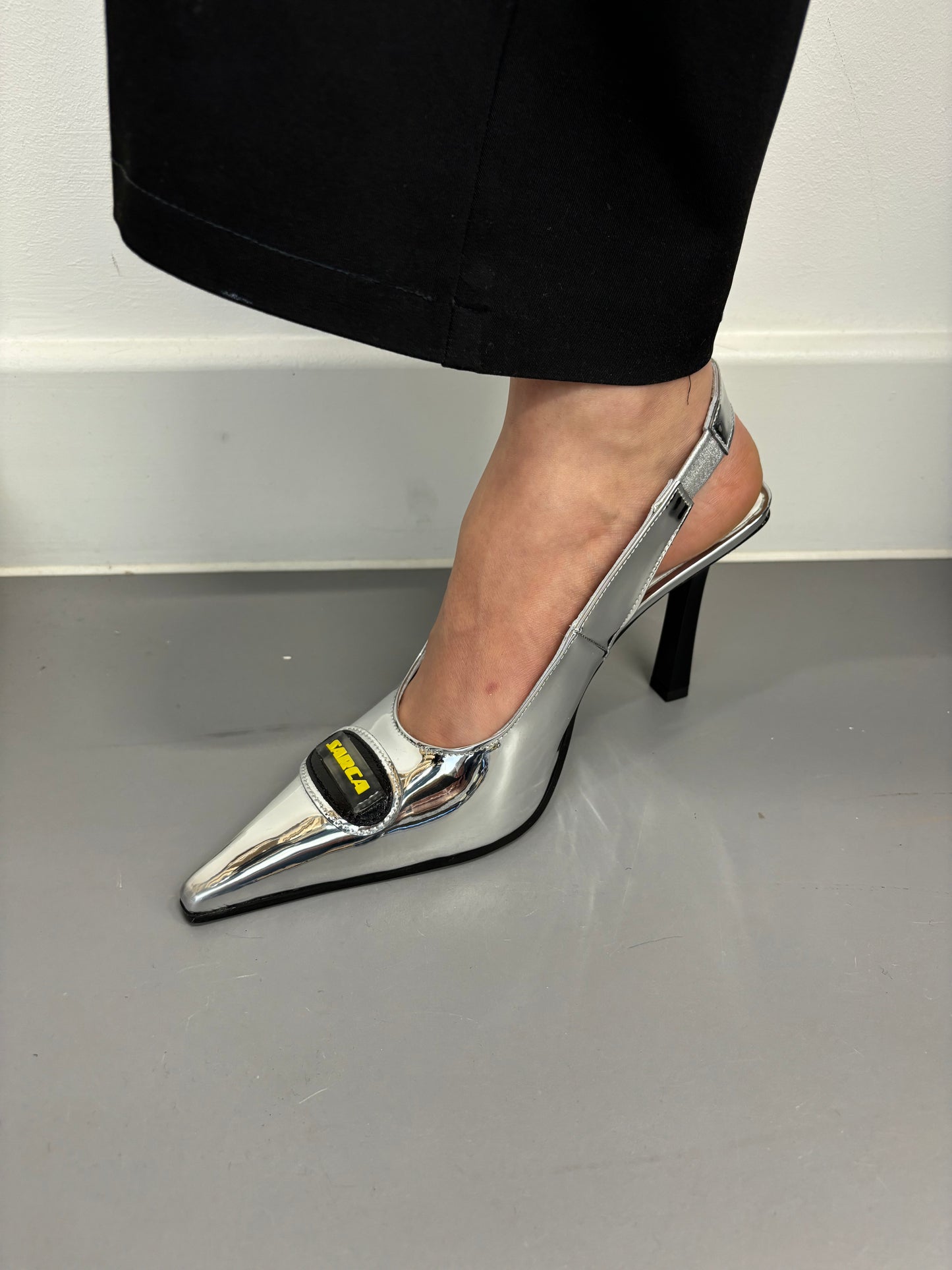'Collar' high heels with logo