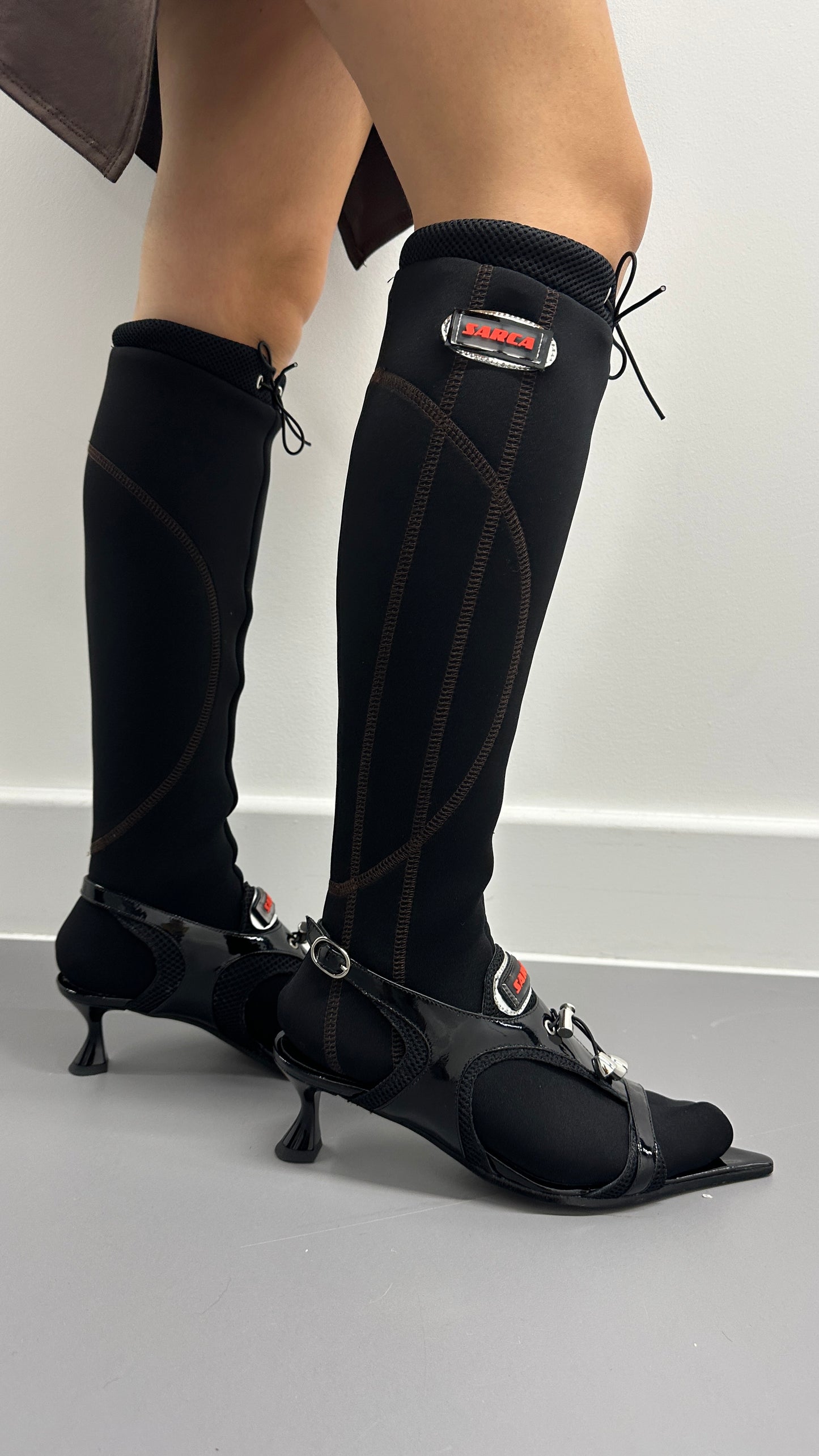 '2 "SNOWFLAKE" BLACK SANDAL BOOT