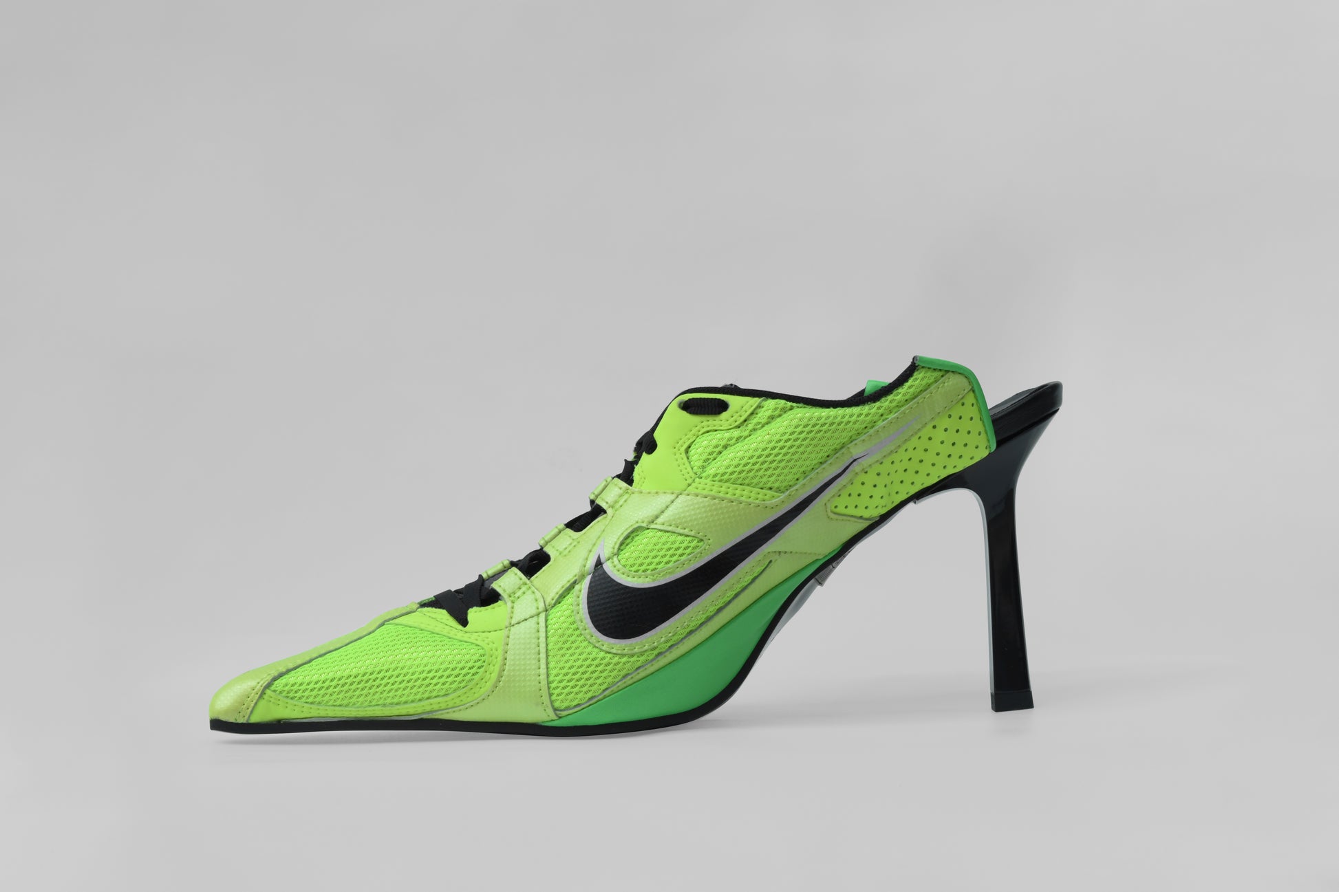 A photograph of the side view of Ancuta Sarca Olympia Heel Green Shoe, GREEN AND BLACK, FRONT LACE-UP FASTENING, POINTED TOE, SLIP-ON STYLE, MADE IN ITALY
