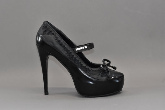 1 Fergie Black Pump