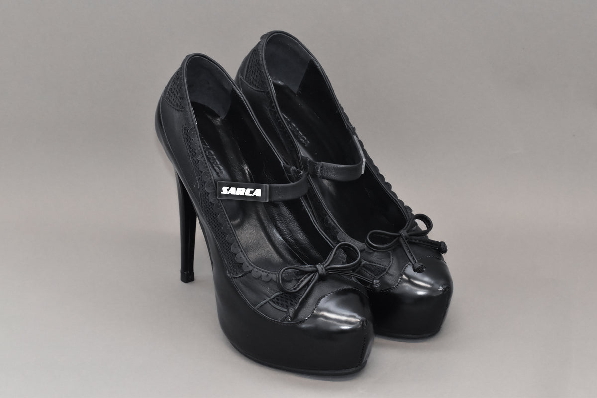 1 Fergie Black Pump