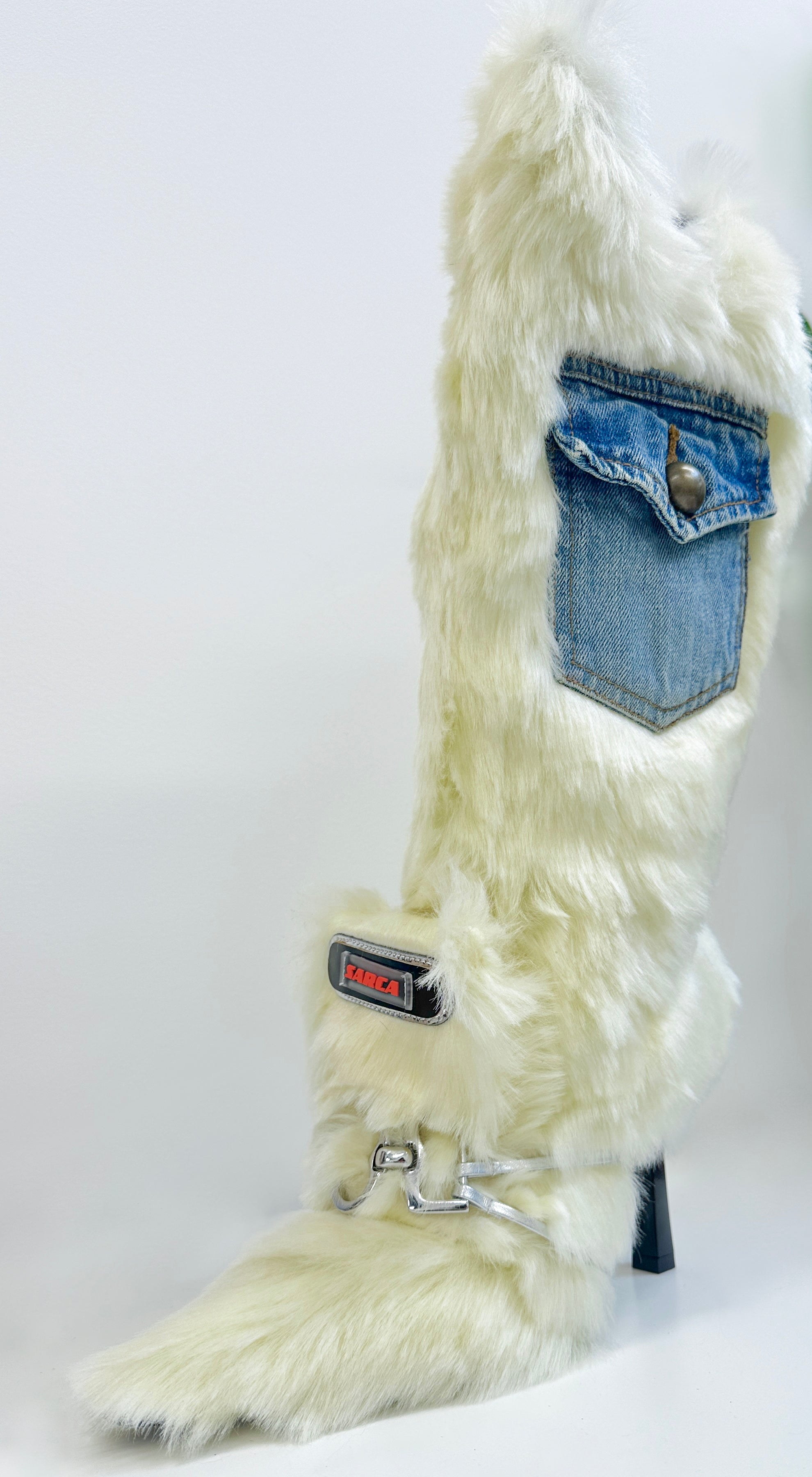 White hot sale fuzzy boots