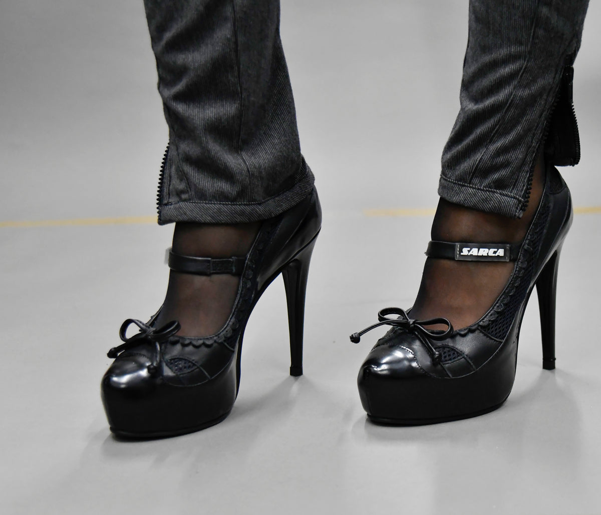 1 Fergie Black Pump